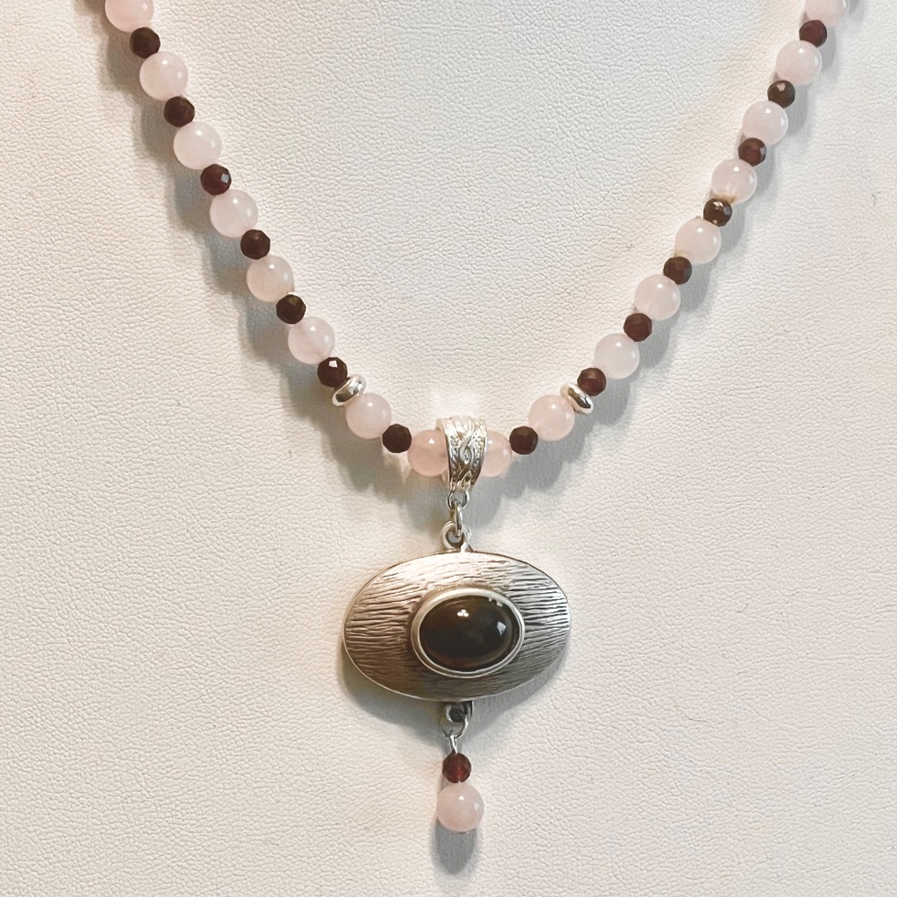 Rose quartz in garnet gemstone necklace